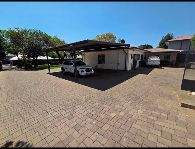 5 BEDROOM PROPERTY TO RENT IN MENLO PARK